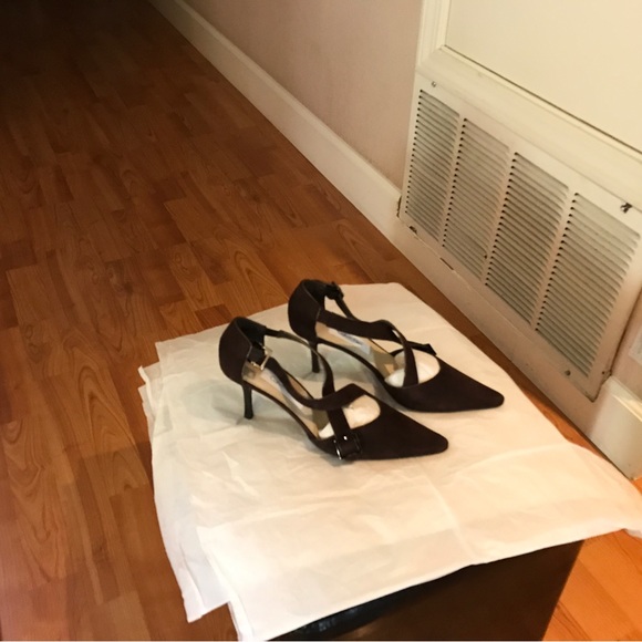 New. Gorgeous Calvin Klein brown suede heels! - Picture 3 of 6